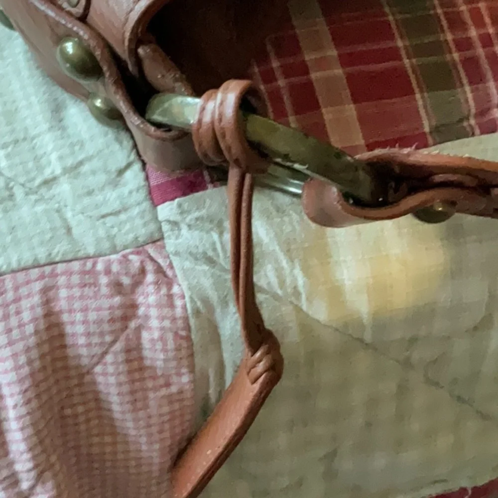 Isabella Fiore Tan Hobo Bag with Textured Leather - Picture 5 of 8